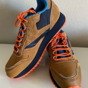 REEBOK CLASSIC. Brown leather . Size 7.5 Never worn.